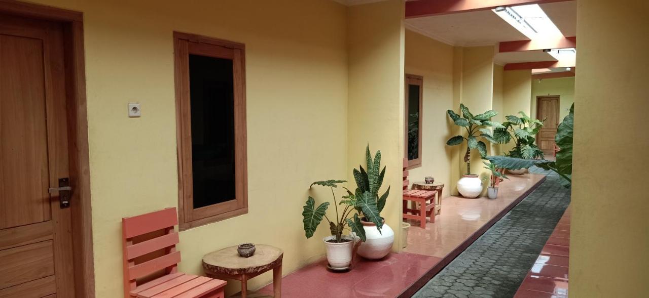 Latansa Homestay Banyuwangi (East Java) Exterior foto